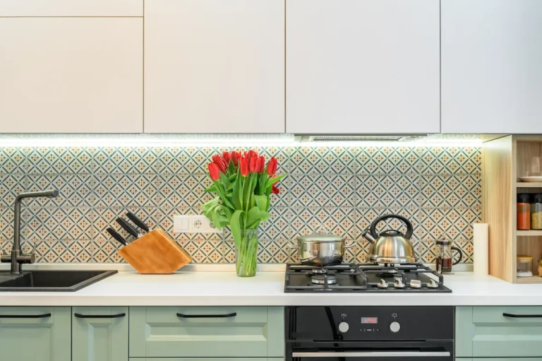 Are Tiled Backsplashes Still Cool? What I’ve Learned From Watching Design Trends